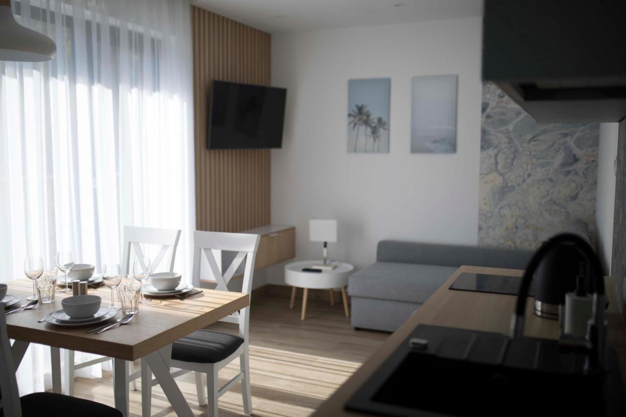 Willa Przy Porcie - Apartamenty Z Aneksami Kuchennymi Ustka Extérieur photo
